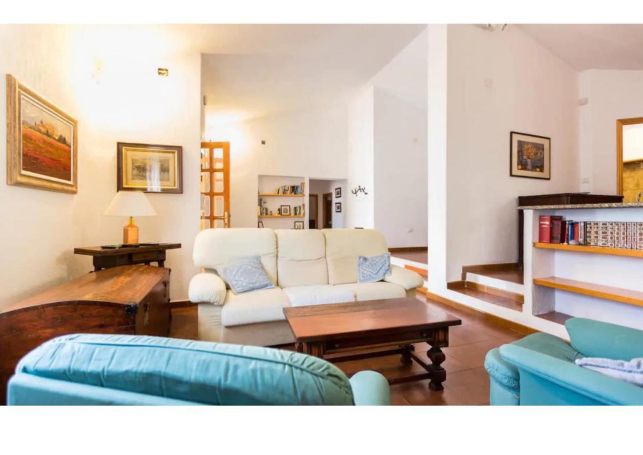 Casa Vacanze A Pochi Passi Dal Mare Ла-Маддалена Екстер'єр фото